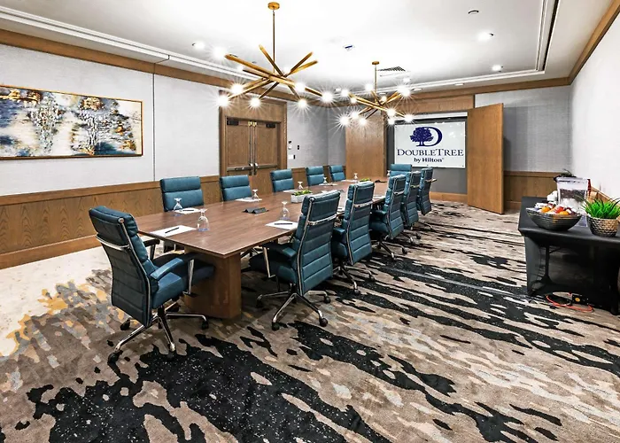 Doubletree By Hilton Tulsa At Warren Place