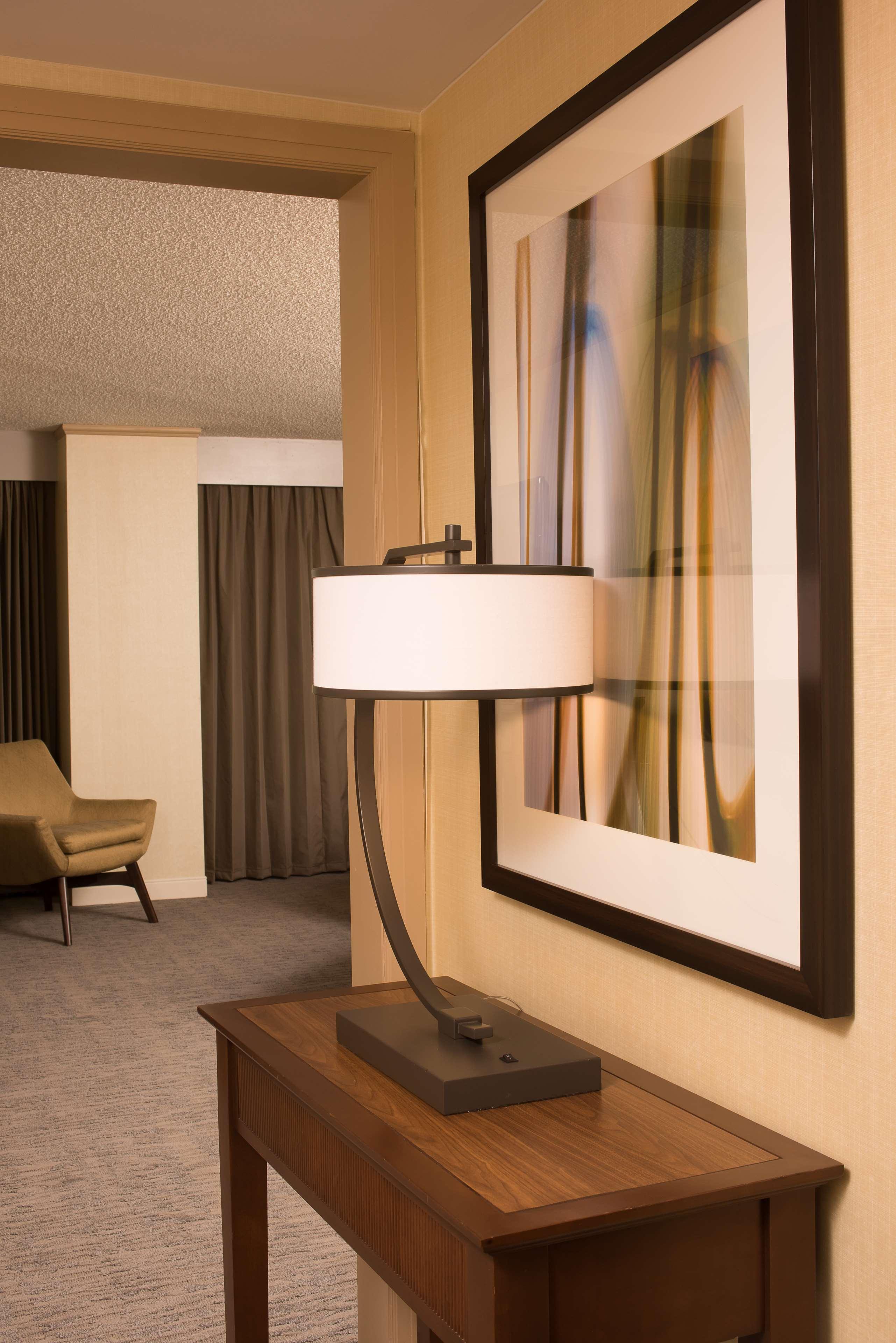 Doubletree By Hilton At Warren Place 3*