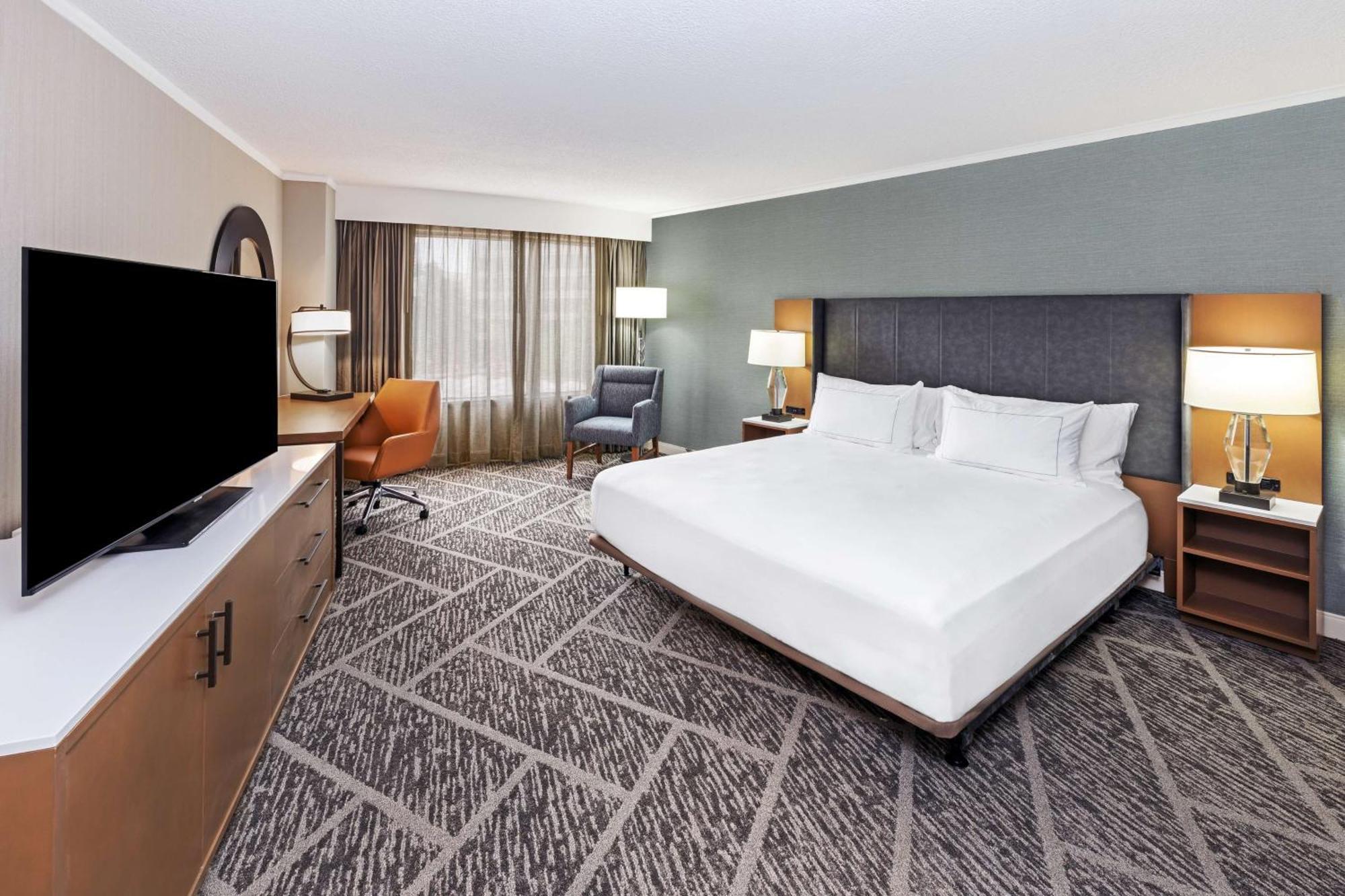 Hotel Doubletree By Hilton At Warren Place Tulsa